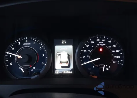 2015 Toyota Sienna Xle 7 Passenger z USA, uszkodzony, nr VIN 5TDDK3DC8FS104016